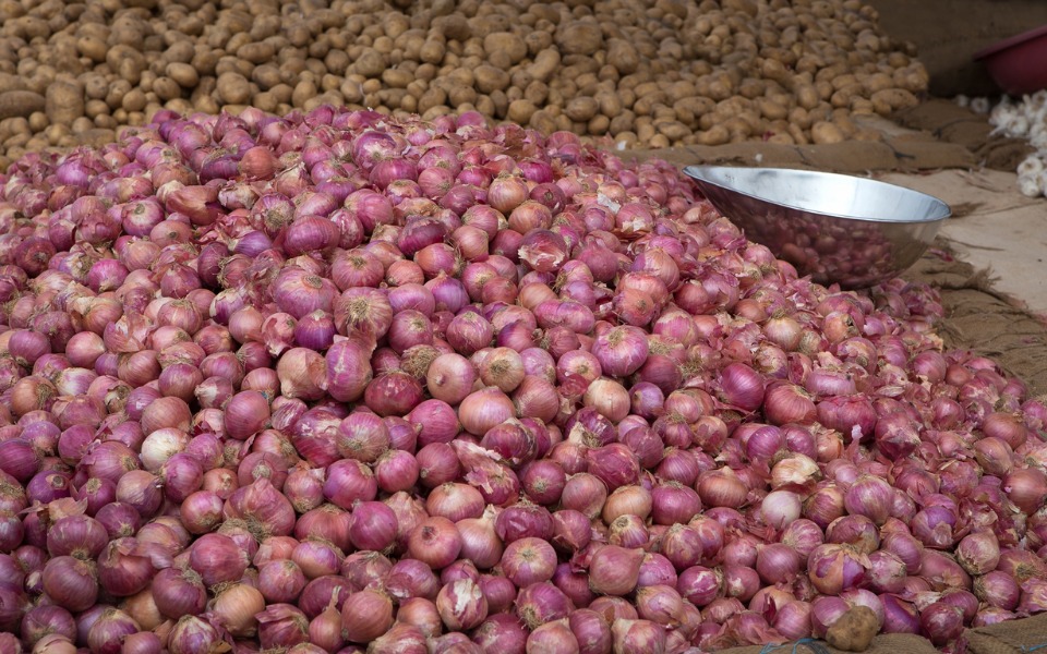 Govt pegs 7% rise in onion output; sees production fall in major fruits