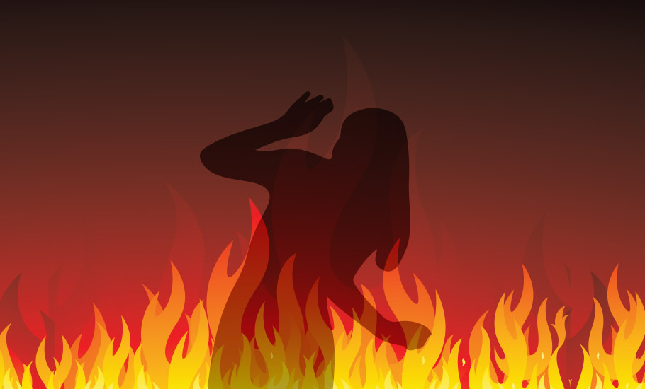 Maharashtra woman lecturer set on fire by stalker dies