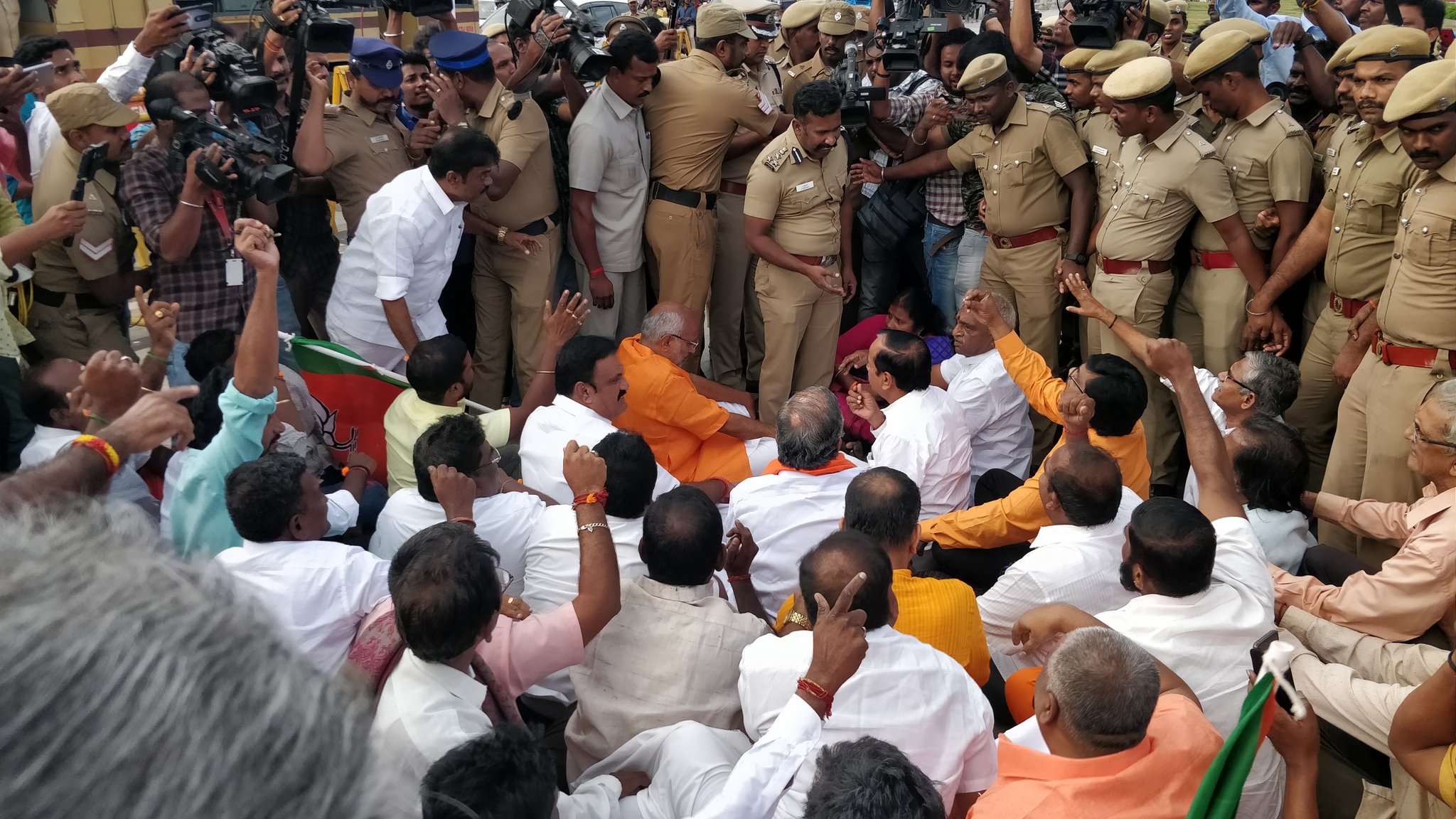 TN BJP leaders detained after dharna demanding Nellai Kannan’s arrest