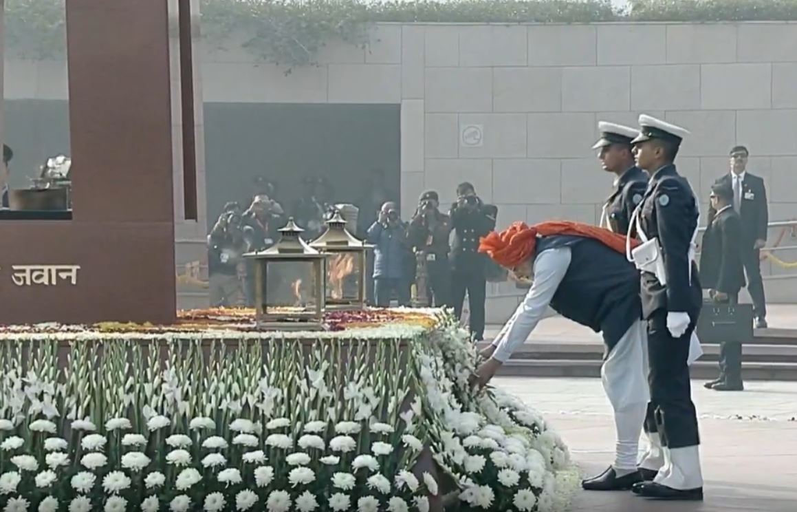 PM pays homage at National War Memorial for first time