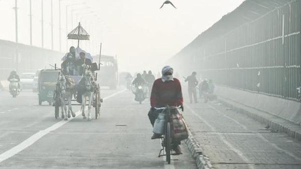 Delhi, dense fog, low visibility