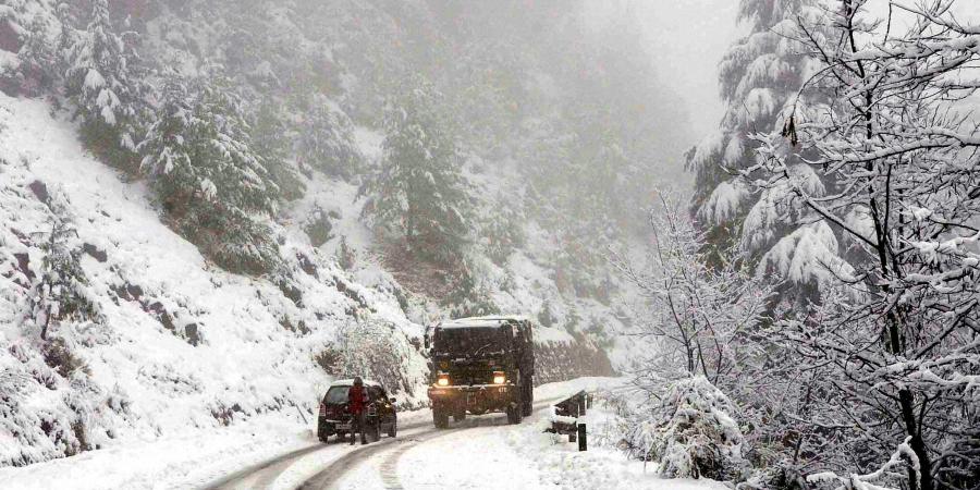 J&K highway closed for second consecutive day, 3000 vehicles stranded