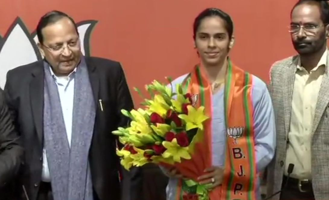 Badminton champ Saina joins BJP, wants to work like Modi for country