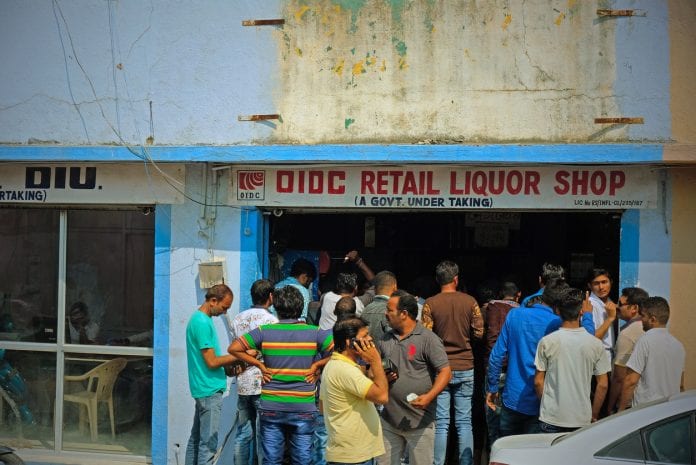 drinking, liquor, cars, vehicles, parking areas, 10 pm, sale after permissible hours, Chennai, youth, brands