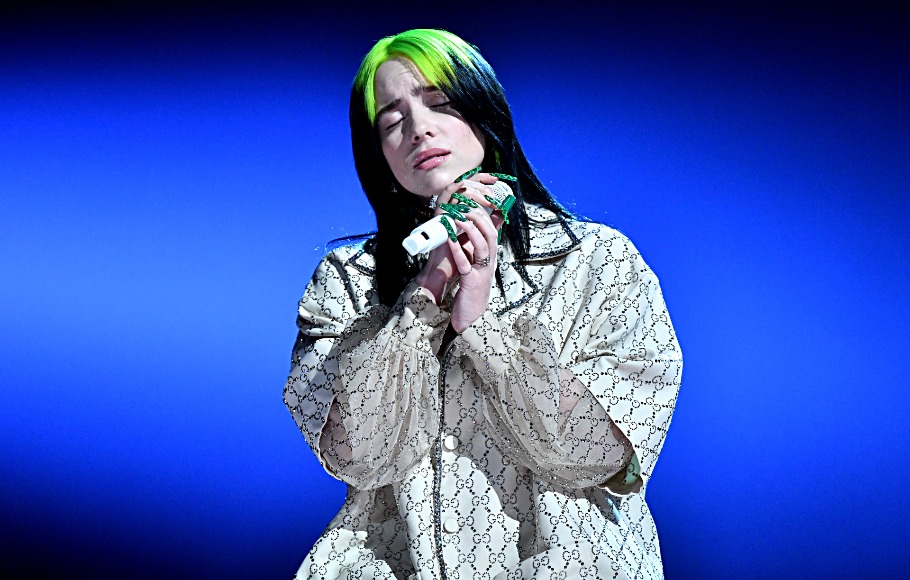 18 Year Old Billie Eilish Scripts History Takes Home Five Grammys