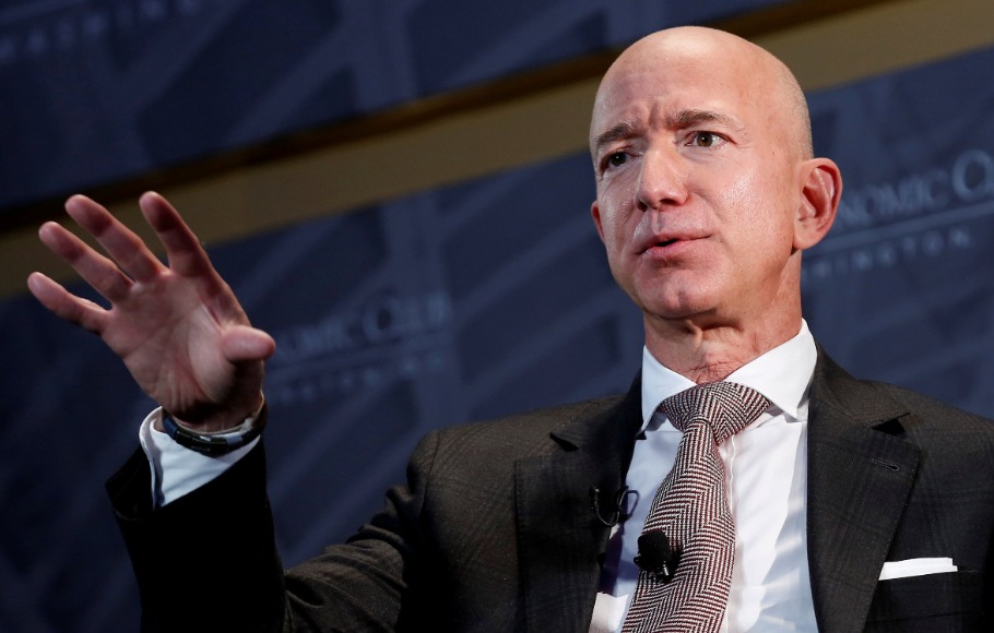 Amazon to invest $1 billion to digitise Indian businesses: Jeff Bezos