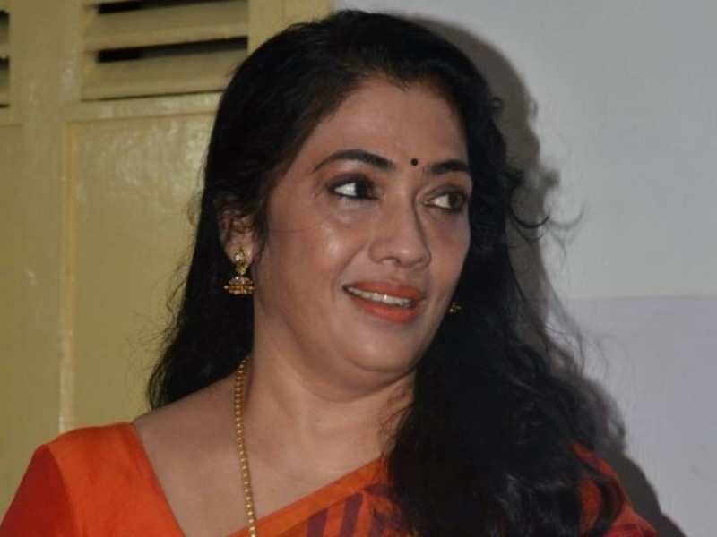 Kamal Haasans lip-kiss in Punnagai Mannan did not have my consent: Rekha