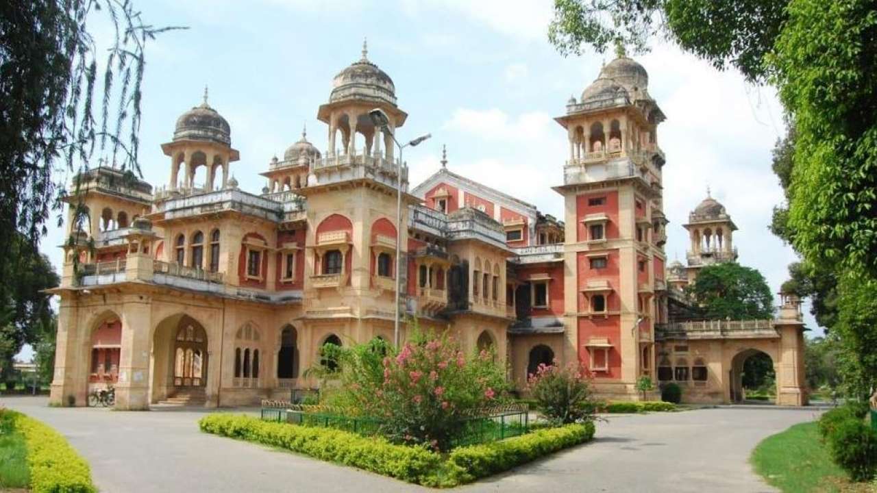 Violence only in JMI, AMU; Nothing in Allahabad varsity: Govt