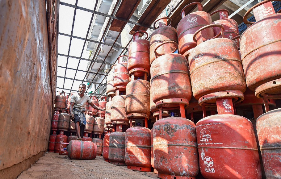 Commercial LPG price hiked by ₹102.50; jet fuel cost rises by 3.22%