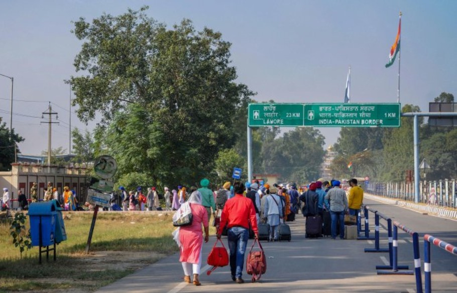 200 Pakistani Hindus cross Attari-Wagah border, to seek asylum