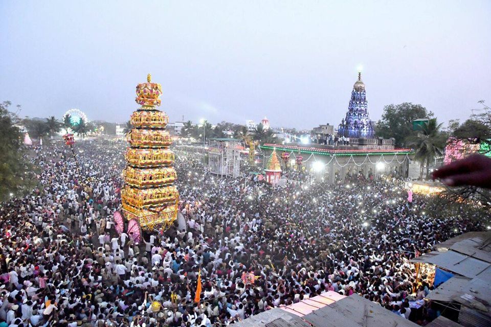 COVID-19 warning aside, thousands attend car festival in Karnataka