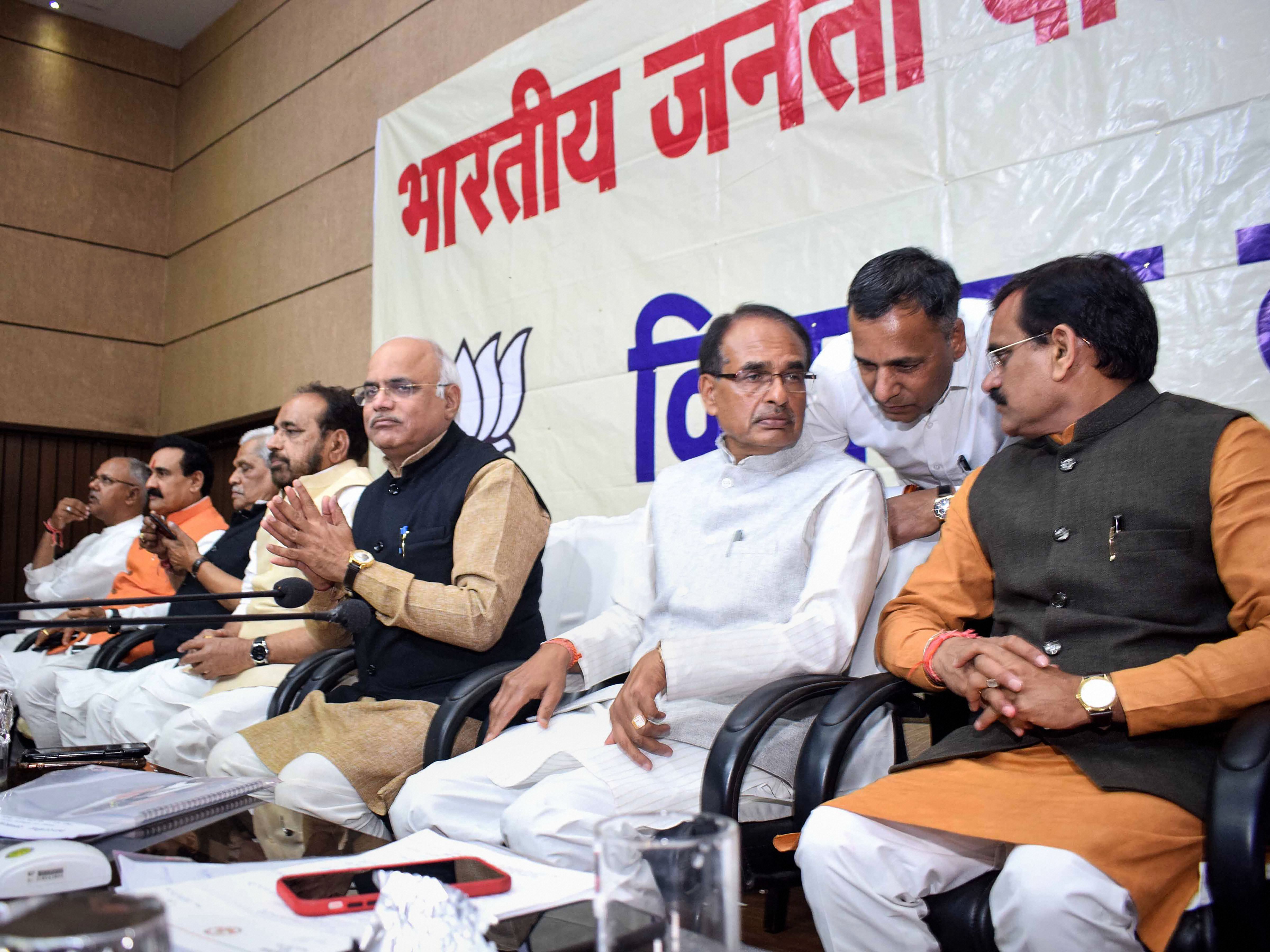 Resort politics starts in MP: Cong, BJP to move MLAs to undisclosed locations