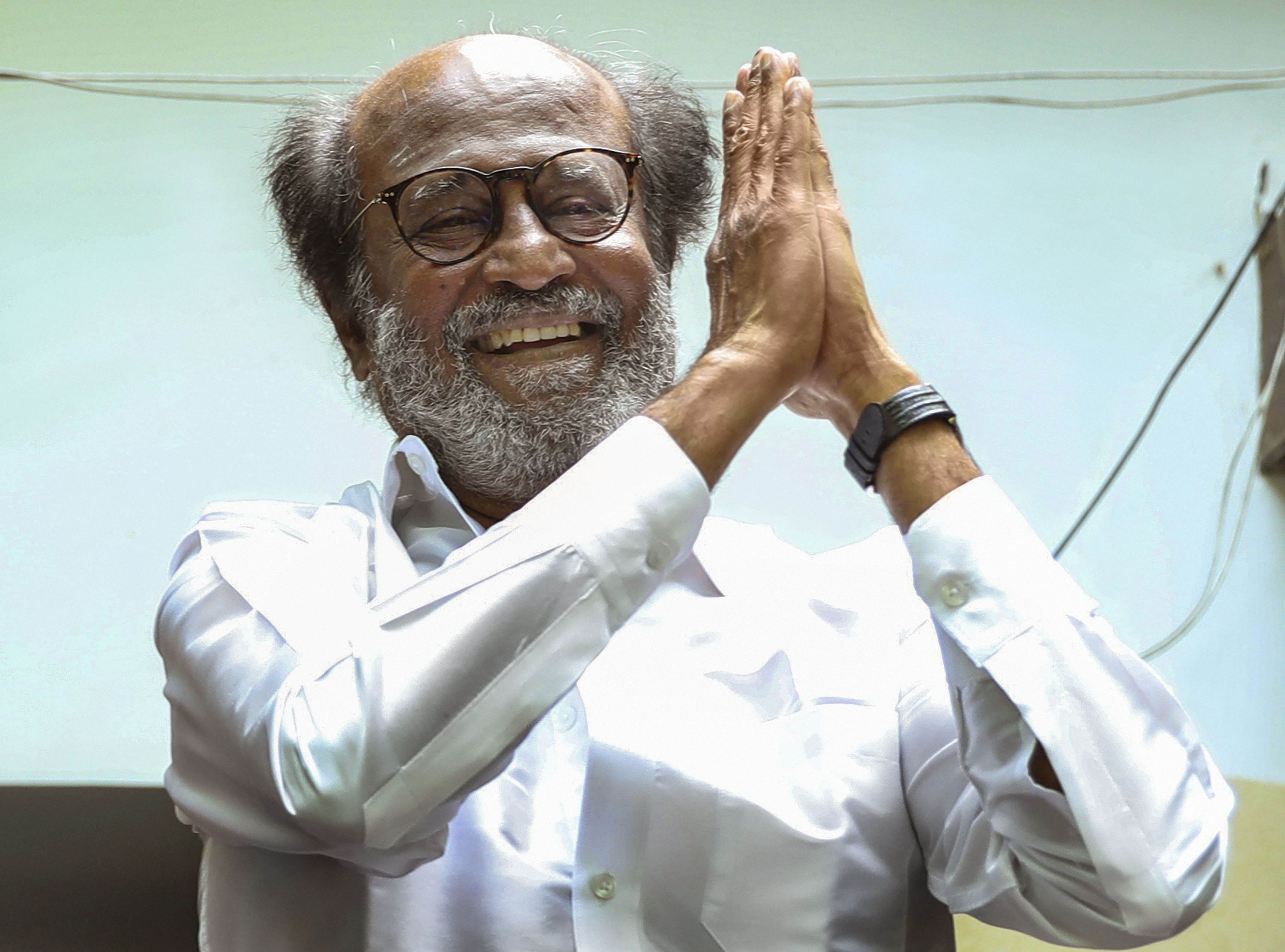 Is Rajini testing waters by indirectly propping Kamal for CM role?