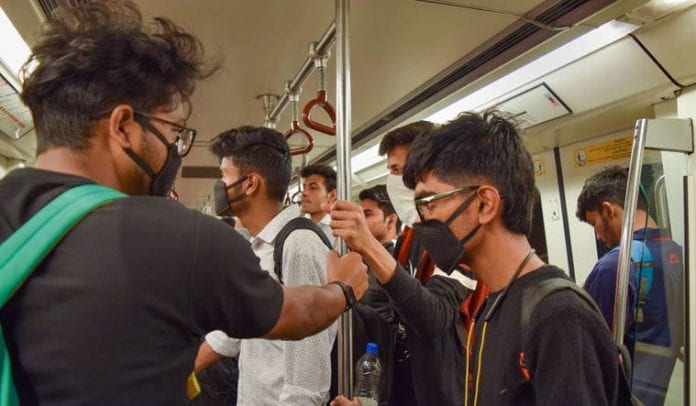 Delhi Metro, social etiquette, indecency, viral video