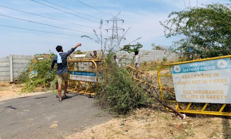 Amid COVID-19 lockdown, villages in Karnataka block outsider entry