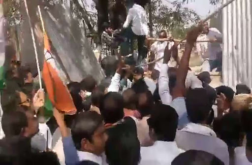Protesting congress workers try to gherao I-T officials in Chhattisgarh