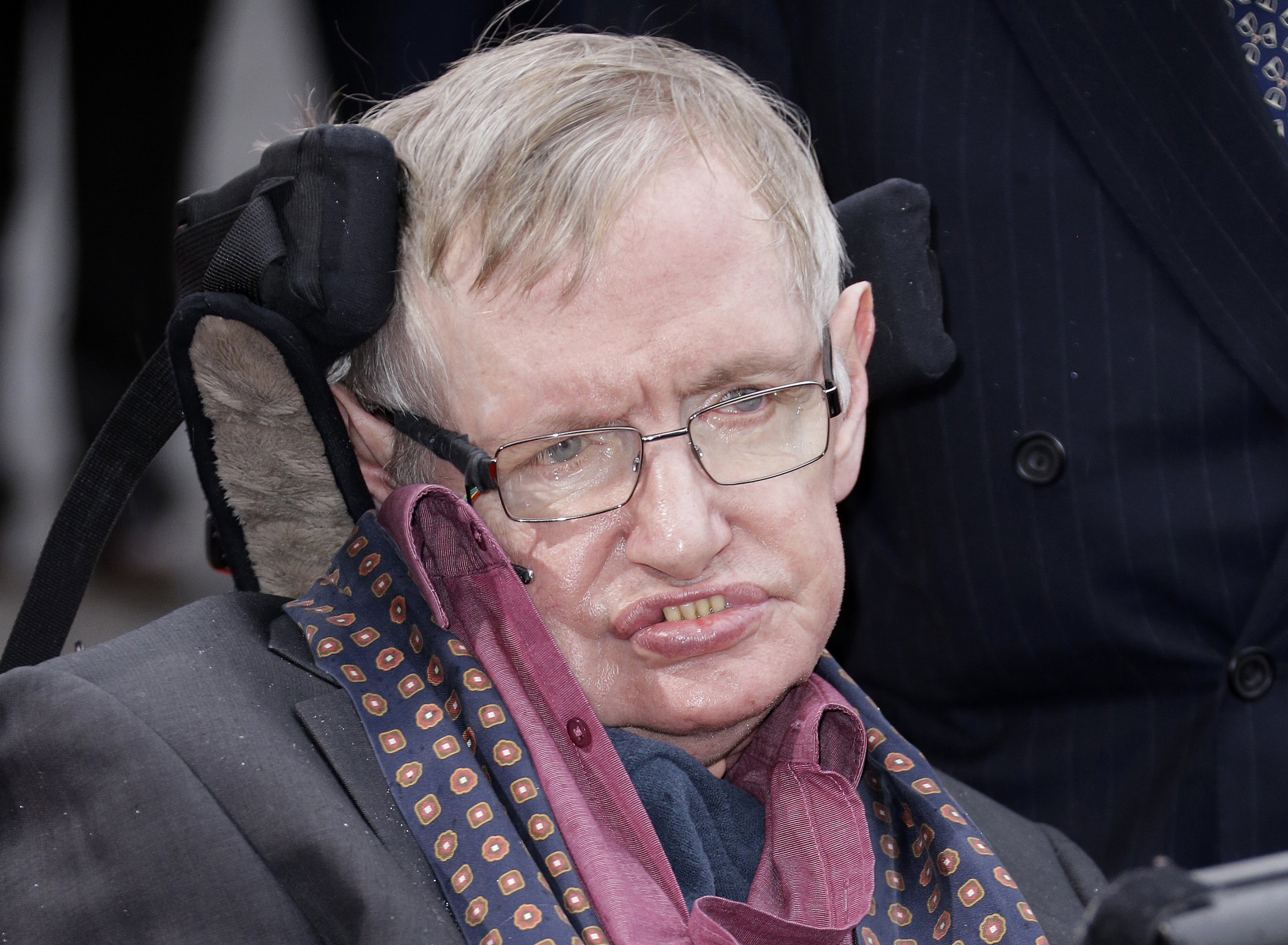 Stephen Hawking left 16.3 million pounds in thumbprint-signed will