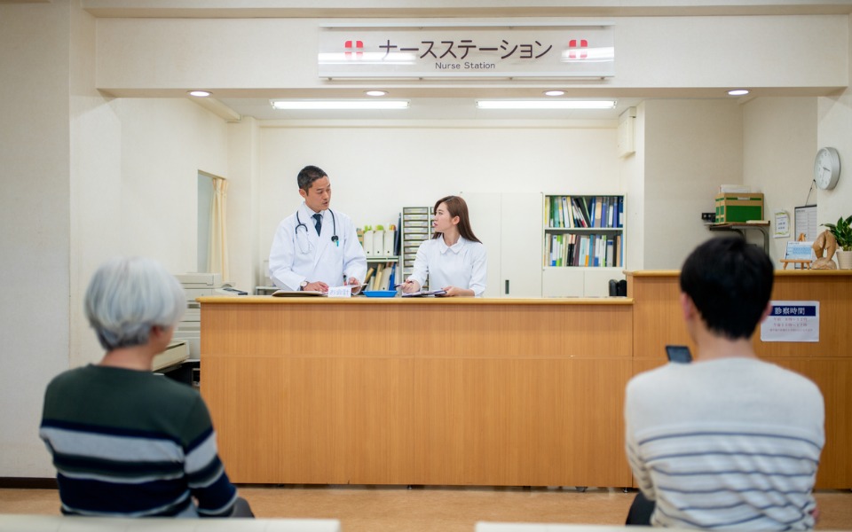 Crippled hospitals in Japan refuse to admit wave of new COVID-19 patients