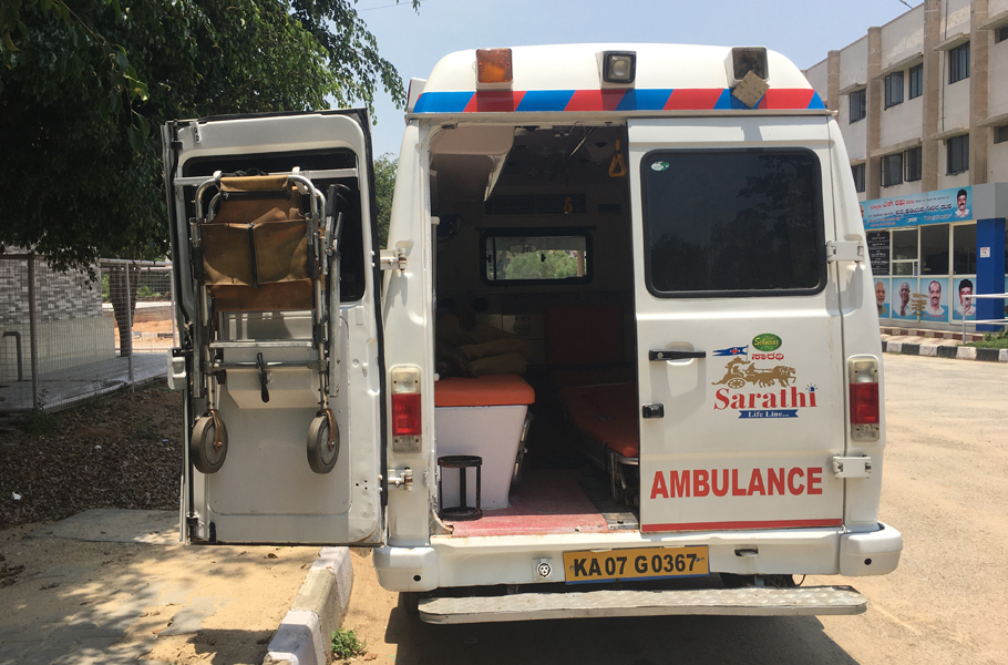 ambulances, Delhi, coronavirus, COVID-19, AAP, oxygen cylinders