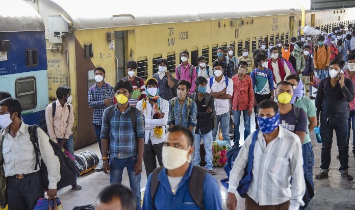Crowds of migrant workers waiting to board trains in Mumbai - The Federal