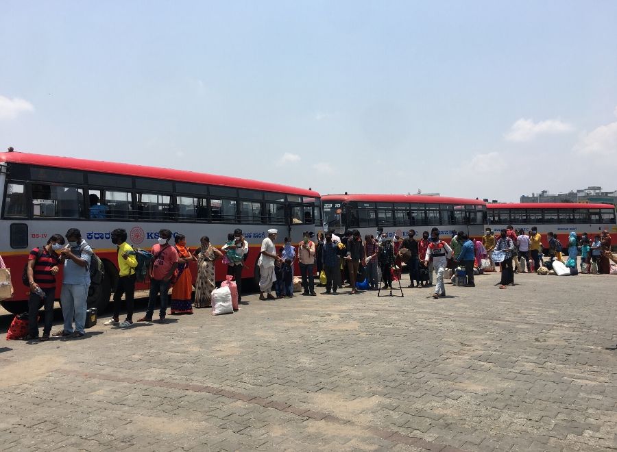 Ktaka announces free bus travel for labourers, Cong lends a hand