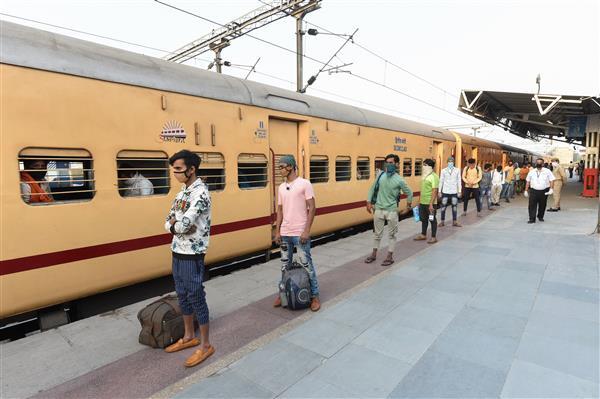 Indignation, anger rock Karnataka as state cancels trains meant for migrants