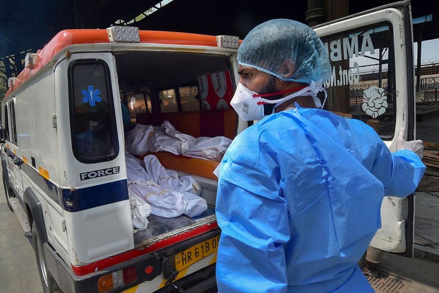 Ambulance driver who took 200 COVID victims for last rites succumbs to virus