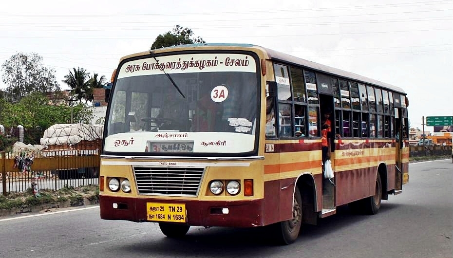 Social distancing goes for a toss as people rush onto buses in TN