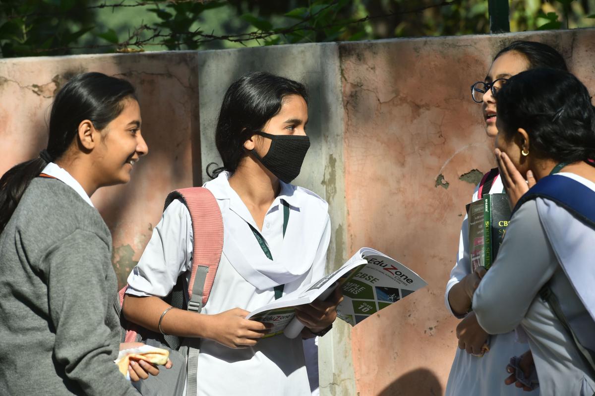 CBSE to cut syllabi for students from classes IX to XII by 30%