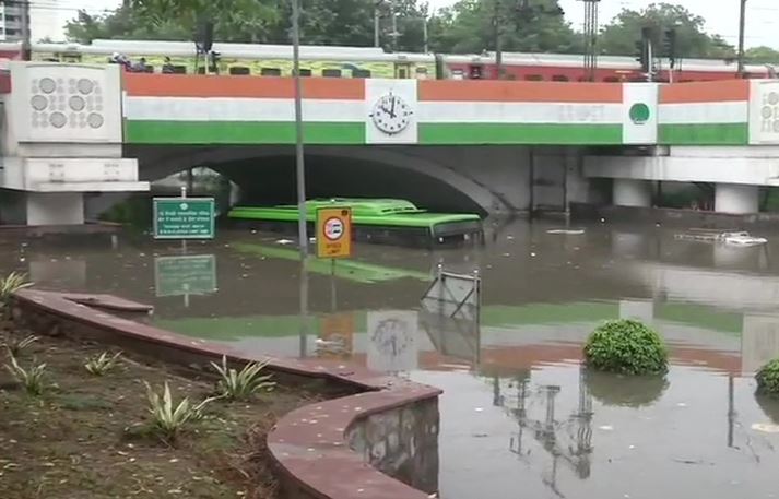 1 dead as heavy rains lash Delhi; many stretches inundated