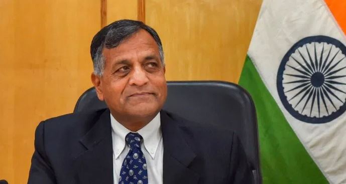 Ashok Lavasa to join Asian Development Bank, quit as EC