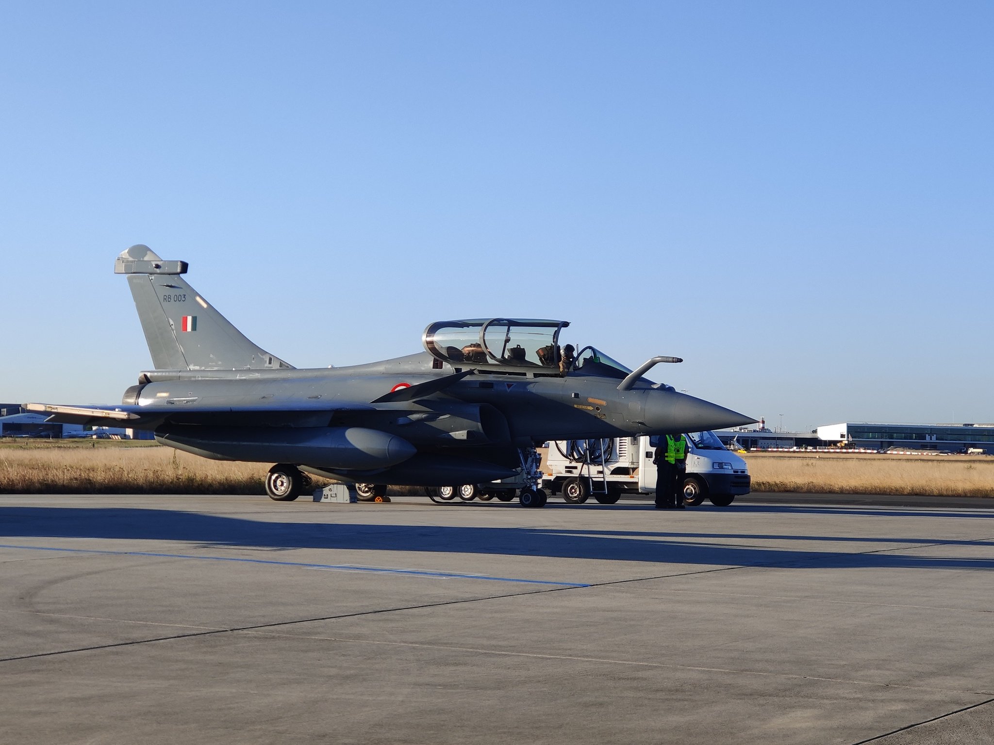 First batch of 5 Rafale jets take off from France to India