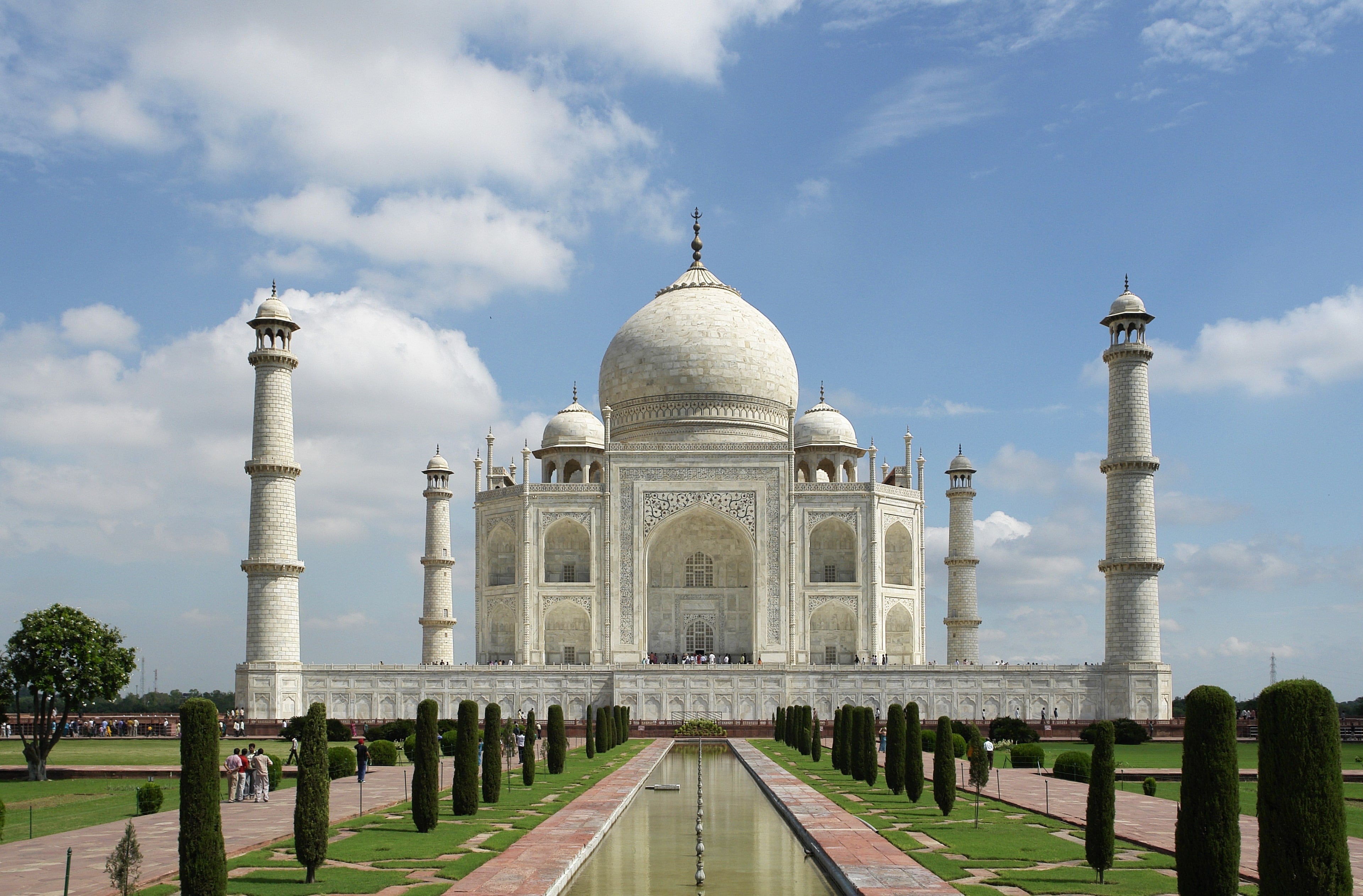 Tourists offer namaz at Taj Mahal, arrested; against SC order, says ASI