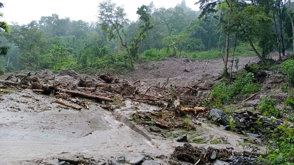 Sikkim, landslide, floods, border road, damaged, houses, trees, India-China border, link road, Mangan-Chungthang road