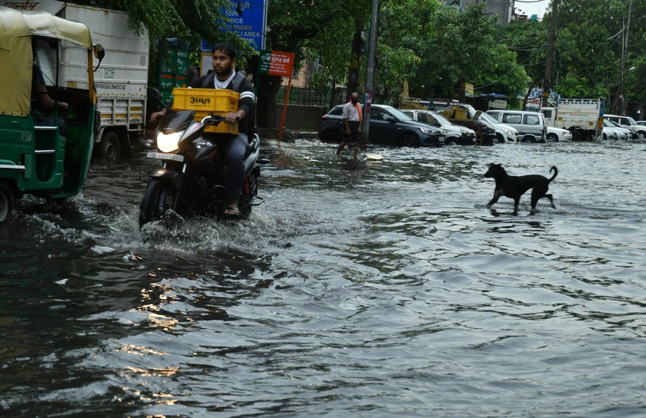 Incessant rains submerge swathes of Delhi-NCR; IMD issues alert for heavy showers