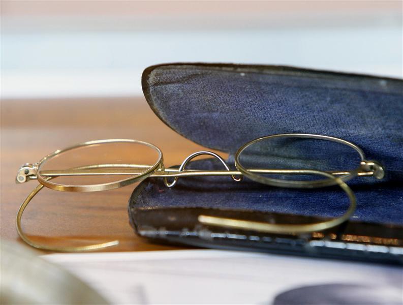 Spectacles reportedly worn by Mahatma Gandhi emerge at UK auction