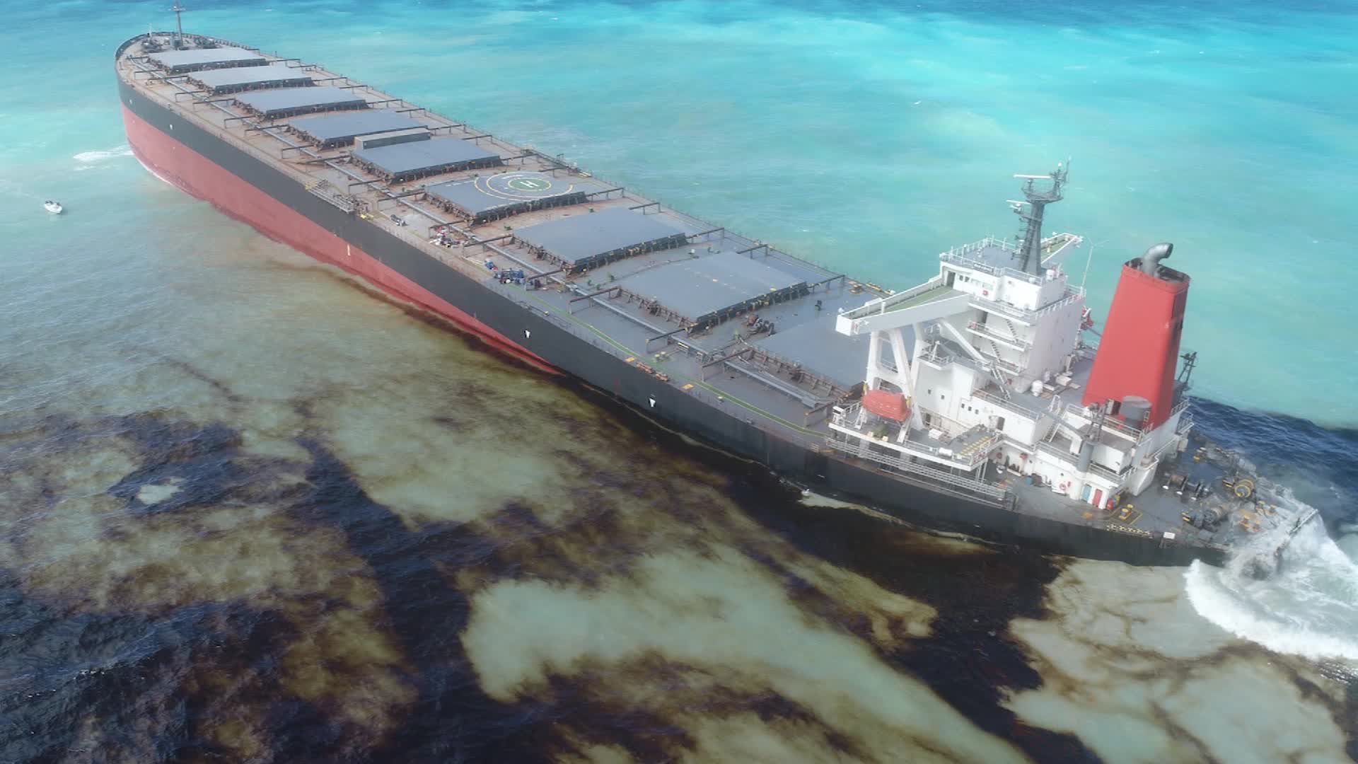 Indian captain of Japanese vessel arrested for Mauritius oil spill