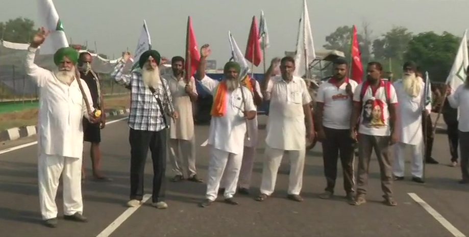 Farmers intensify stir, block Delhi-Amritsar, Ayodhya-Lucknow routes