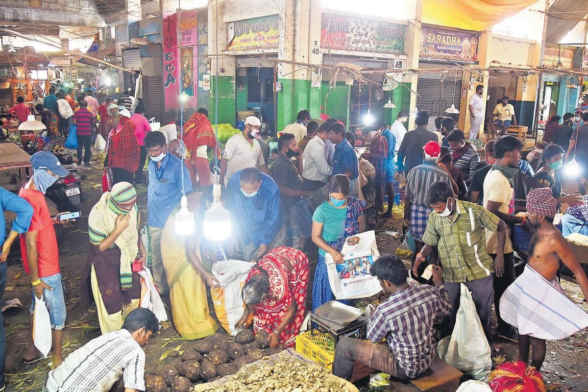 Chennai’s Koyambedu market reopens; people indifferent to COVID rules