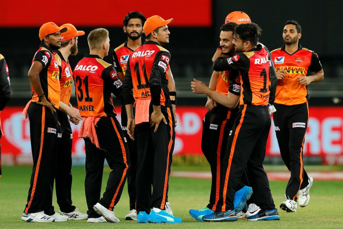 Young Indian batsmen shine in SRH win, Dhoni fails to finish game for CSK again
