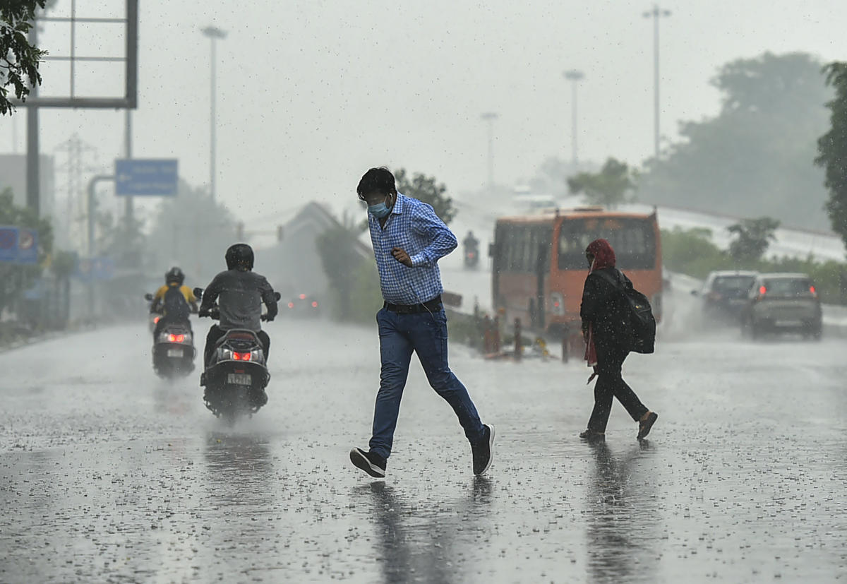 IMD warns of heavy rains in coastal Karnataka, other areas in south India