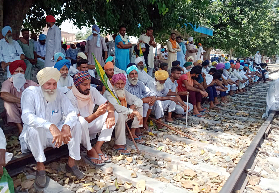 Farm bills protest: Farmers in Punjab continue blocking rail tracks