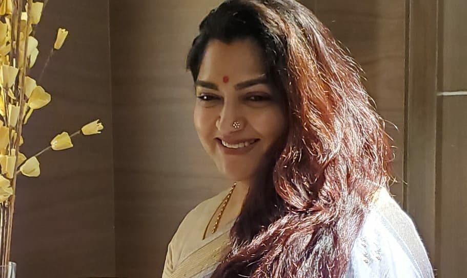 Khushboo Sundar meets with accident, says Lord Murugan saved her