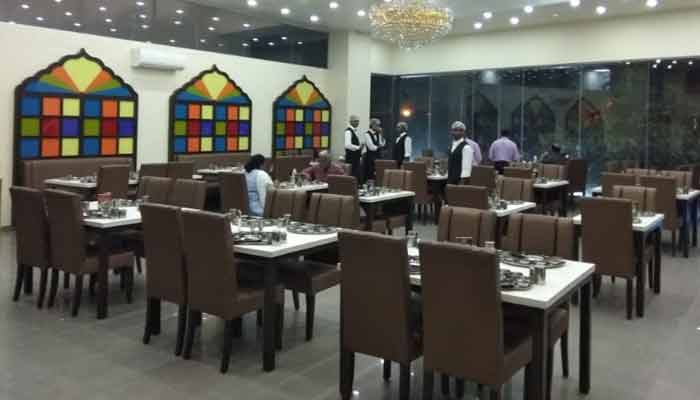 Maharashtra opens eateries today, but fear of COVID surge looms large