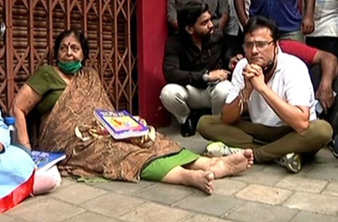 Writer stages 20-hour protest as jeweller refuses to speak in Marathi