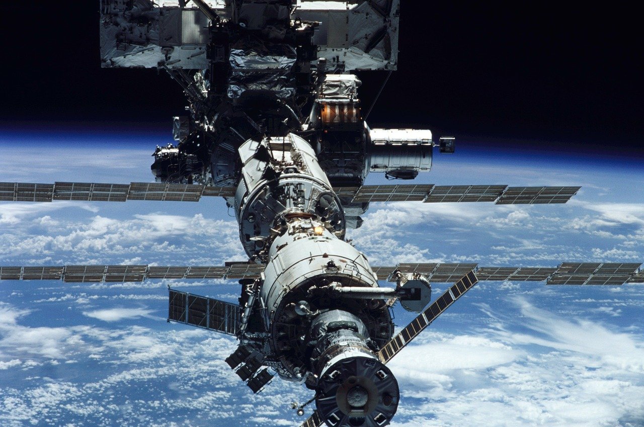 Oxygen leak on ISS, Russians say no reason to panic