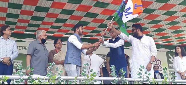 Cricketer Manoj Tiwary joins TMC, tweets A new journey begins