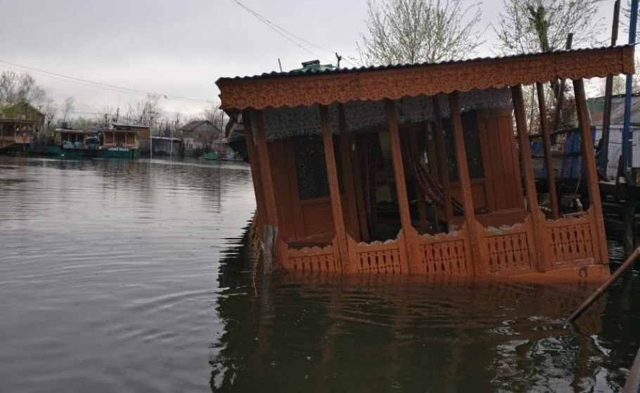 Houseboat - Dal Lake