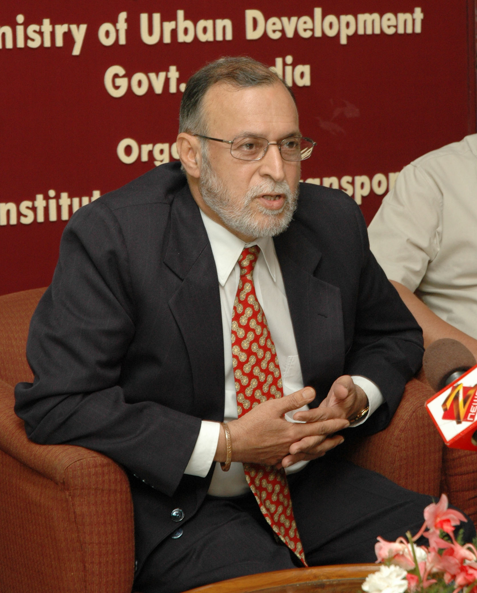 The city belongs to you, says Delhi Lt Gov Baijal to fleeing migrant workers