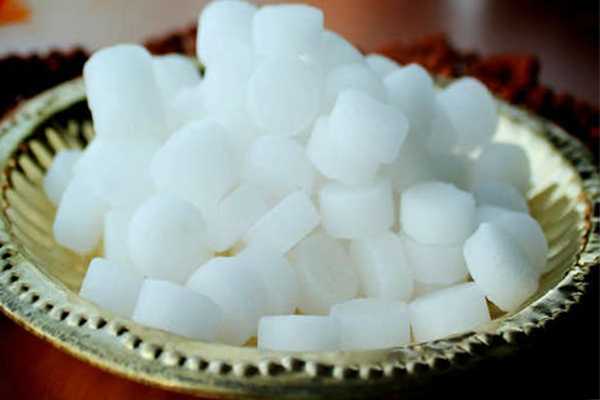 Beware: Camphor doesn't help improve body's oxygen level, it can be